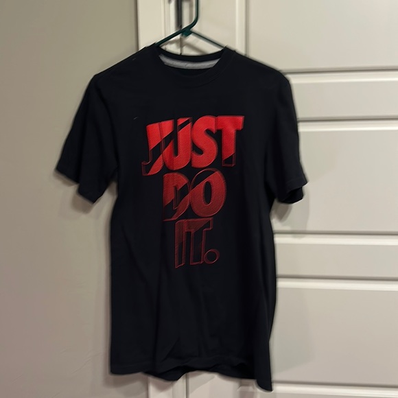 Nike shirt - Picture 1 of 3